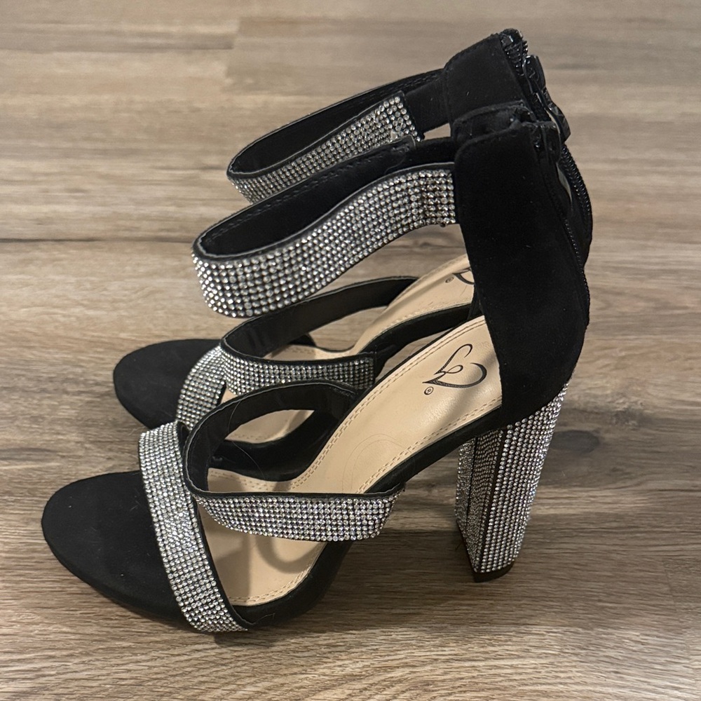 Windsor Black and Silver Heels